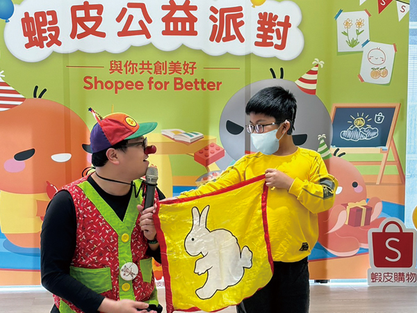 魔術老師與小朋友互動演出