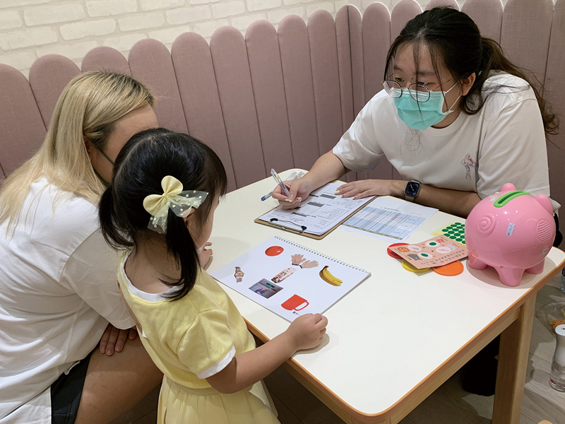 孩子參與語言、認知領域的任務