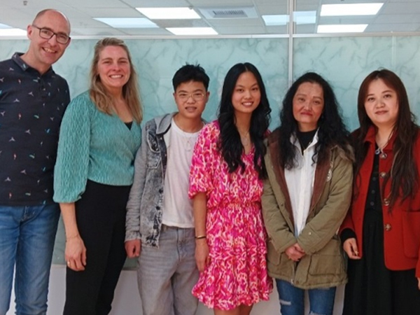 A Joyful Reunion(Subject Image)