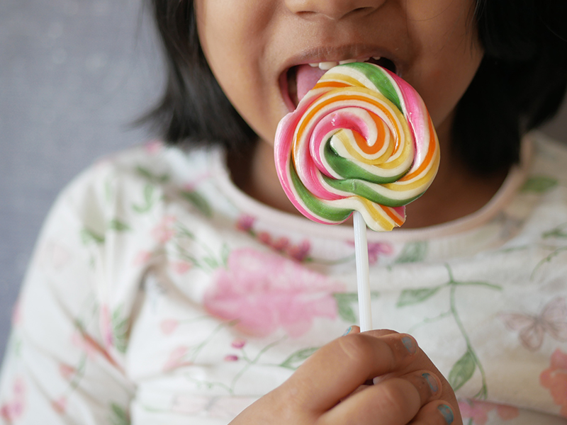 常吃甜食有礙孩子語言跟認知的發展(標題圖檔)